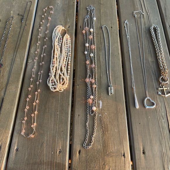 Collection of 15 Vintage and Modern Costume Jewelry Necklaces - Picture 9 of 15